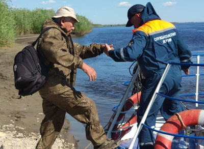 Служба спасения Якутии организовала сбор дикого лука для людей с нарушениями слуха и зрения /    Республика Саха (Якутия)