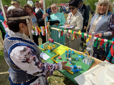 Светлинский филиал энергетики, нефти и газа победил в конкурсе на ысыахе /   Мирнинский 