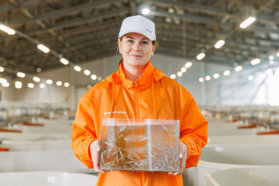 Нефтяники выпустили молодь ценных видов рыб в Лену и Иртыш / ЯСИА   