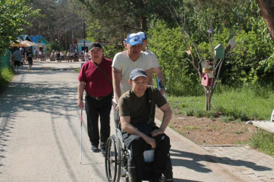 В Якутске проверили доступность летних кафе для людей с инвалидностью /  Якутск Якутск Республика Саха (Якутия)