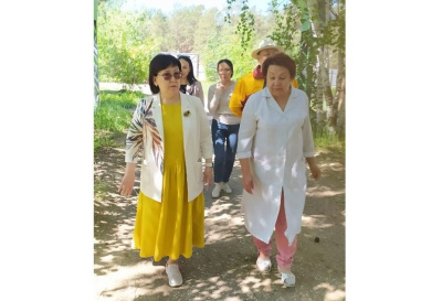 Министр образования Якутии проверила работу загородных детских лагерей /    Республика Саха (Якутия)