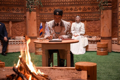 Ежемесячные стипендии для олонхосутов, запевал осуохая и кузнецов учредили в Якутии /    Республика Саха (Якутия)