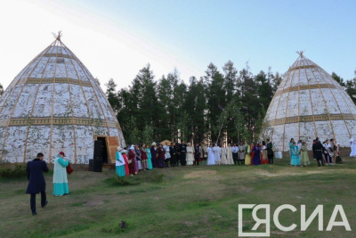 Основные тусулгэ Ысыаха Олонхо начали свою работу в Верхневилюйске /   Верхневилюйский Республика Саха (Якутия)