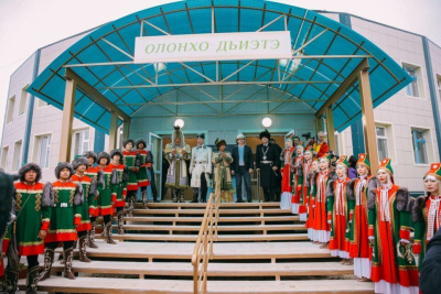 В Верхневилюйске состоялось торжественное открытие Дома Олонхо /   Верхневилюйский Республика Саха (Якутия)