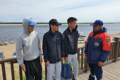 На Ысыахе Олонхо круглосуточно дежурят спасатели и водолазы /    