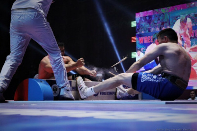 Фоторепортаж. Эмоции и сенсации первого дня чемпионата мира по мас-рестлингу /    