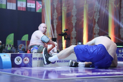 Российские мас-рестлеры вышли в финал чемпионата мира лишь с одной неудачей /    