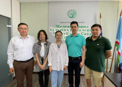 Президент Федерации шахмат Якутии встретился с чемпионками ДВФО /    Республика Саха (Якутия)