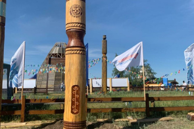 На Ысыахе Туймаады установили сэргэ 55-летия газификации Якутии /    Республика Саха (Якутия)