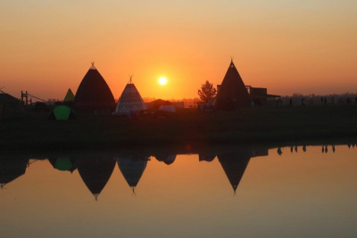 Гости Ысыаха Туймаады приняли участие в обряде встречи солнца /    