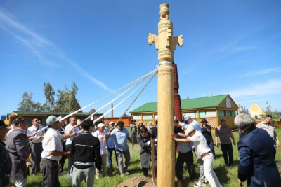 В честь 200-летия Якутской городской Думы установили сэргэ /    Республика Саха (Якутия)