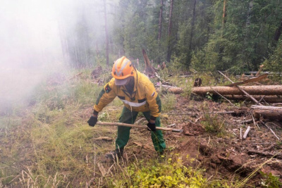 272 парашютиста-десантника тушат лесные пожары на территории Якутии /    Республика Саха (Якутия)