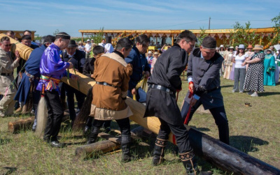В Якутии установили сэргэ в честь 100-летия финансовой системы республики /    Республика Саха (Якутия)