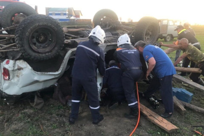 В Нюрбинском районе Якутии пассажира зажало в салоне опрокинувшегося автомобиля /   Нюрбинский Республика Саха (Якутия)