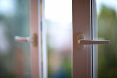 Состояние выпавшего с 12-го этажа ребенка в Якутске оценивается как крайне тяжелое /  Якутск Якутск Республика Саха (Якутия)