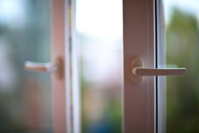 В Якутске ребенок выпал из окна /  Якутск Якутск Республика Саха (Якутия)