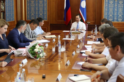 Айсен Николаев обсудил с кабмином Якутии реализацию решений, принятых правительством РФ /    Республика Саха (Якутия)