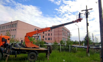 Энергетики ведут капитальный ремонт линий в микрорайоне Марха /    