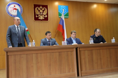 Александр Басыров встретился с сотрудниками полиции /   Мирнинский Мирнинский