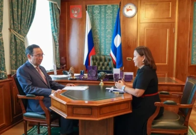 Подготовку к учебному году обсудили глава Якутии и министр образования / ЯСИА   