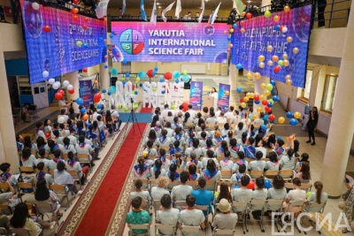 Бумага из листьев, приложение от стресса: участники МИИ-2022 рассказали о своих научных проектах /    