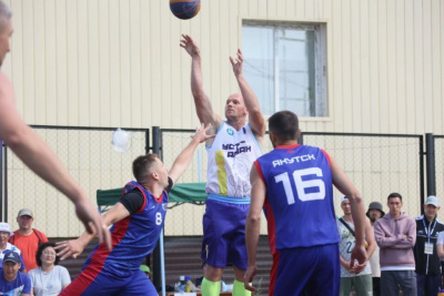 Легенда российского баскетбола Михаил Гюнтер помог устьалданцам стать призерами Игр народов Якутии /    Республика Саха (Якутия)