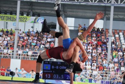Фоторепортаж. Бросковый день вольной борьбы на Спортивных играх народов Якутии /    Республика Саха (Якутия)