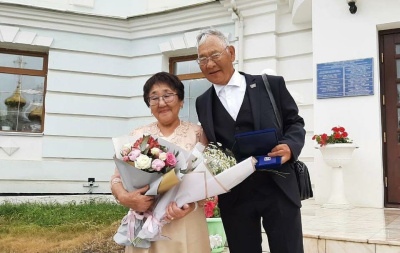 «Золотым» семьям Якутии вручили медали «За любовь и верность» /    Республика Саха (Якутия)