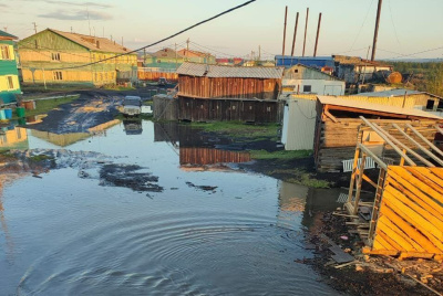 Подъем уровня воды выше критической отметки прогнозируют в Батагае /    