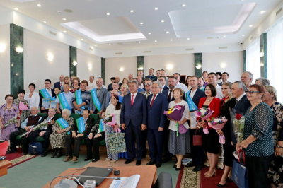 День города и алмазодобывающей промышленности: поздравления и награды /   Мирнинский Мирнинский