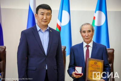 В правительстве Якутии с 85-летием поздравили Климента Корякина /    Республика Саха (Якутия)