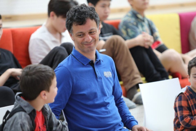 Профессор Сколтеха и РАН вручил школьникам Якутии именные стипендии /    Республика Саха (Якутия)