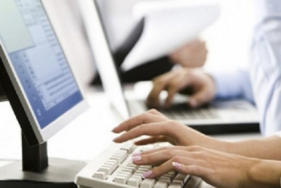 В школы зачислено более ста тысяч первоклассников, записавшихся через Госуслуги /    