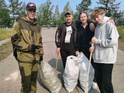 Стройотряд в Чернышевском: зарплату отрабатывают на все сто /   Мирнинский Мирнинский