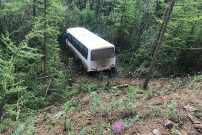Автобус с пассажирами съехал в кювет в Якутии. Есть пострадавшие /    Республика Саха (Якутия)