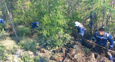 Бойцы студотрядов работают в пострадавших от дождевого паводка сёлах Верхоянского улуса /   Верхоянский Республика Саха (Якутия)