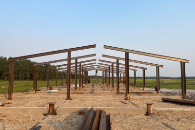 В Таттинском районе взамен аварийного строят новый коровник /   Таттинский Республика Саха (Якутия)