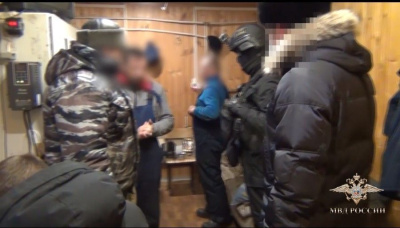 Житель Якутии создал нелегальный мини-завод по производству нефтепродуктов /    Республика Саха (Якутия)