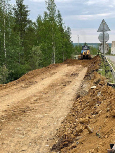 В микрорайон Заречный строят тротуар /   Мирнинский Мирнинский