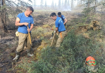 В Оймяконском районе продолжается борьба с ландшафтным пожаром /   Оймяконский Республика Саха (Якутия)