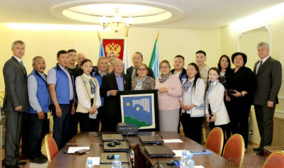 В Удачном радушно приняли делегацию из Оленька /   Мирнинский 