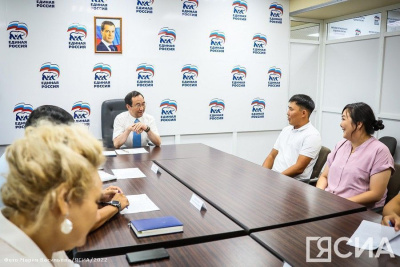 Глава Якутии провел прием граждан /    Республика Саха (Якутия)