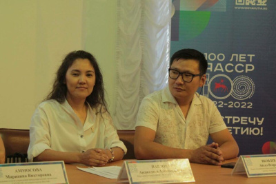 Мобильный центр 100-летия образования ЯАССР посетит 13 районов Якутии /    Республика Саха (Якутия)