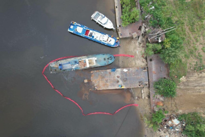 В реке Лене у Якутска обнаружен розлив нефтепродуктов /  Якутск Якутск Республика Саха (Якутия)