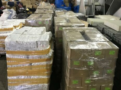 В город Кировское прибыли два грузовика с гуманитарным грузом из Якутии /    Республика Саха (Якутия)