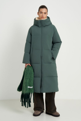 Утепленное пальто свободного силуэта