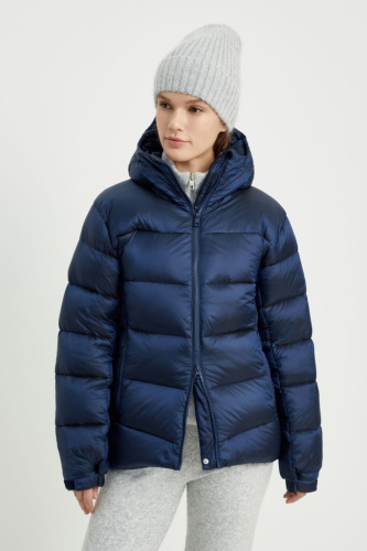 Удлиненный пуховик полуприлегающего силуэта