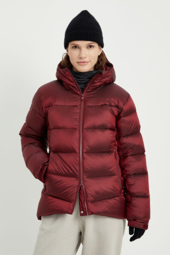 Удлиненный пуховик полуприлегающего силуэта