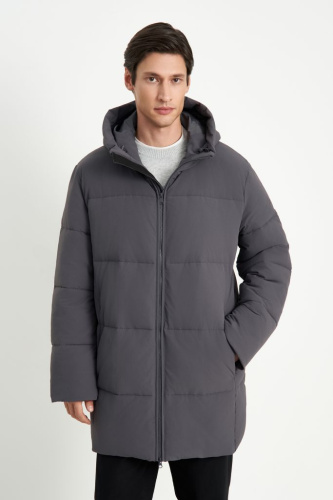 Утепленное стеганое полупальто с капюшоном