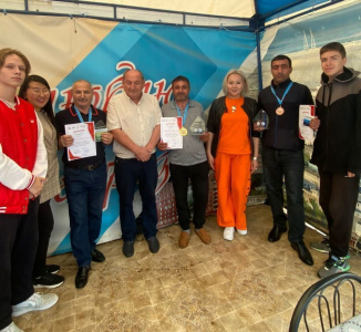 Представители разных национальностей Мирного играют в нарды /  Мирный Мирнинский Республика Саха (Якутия)